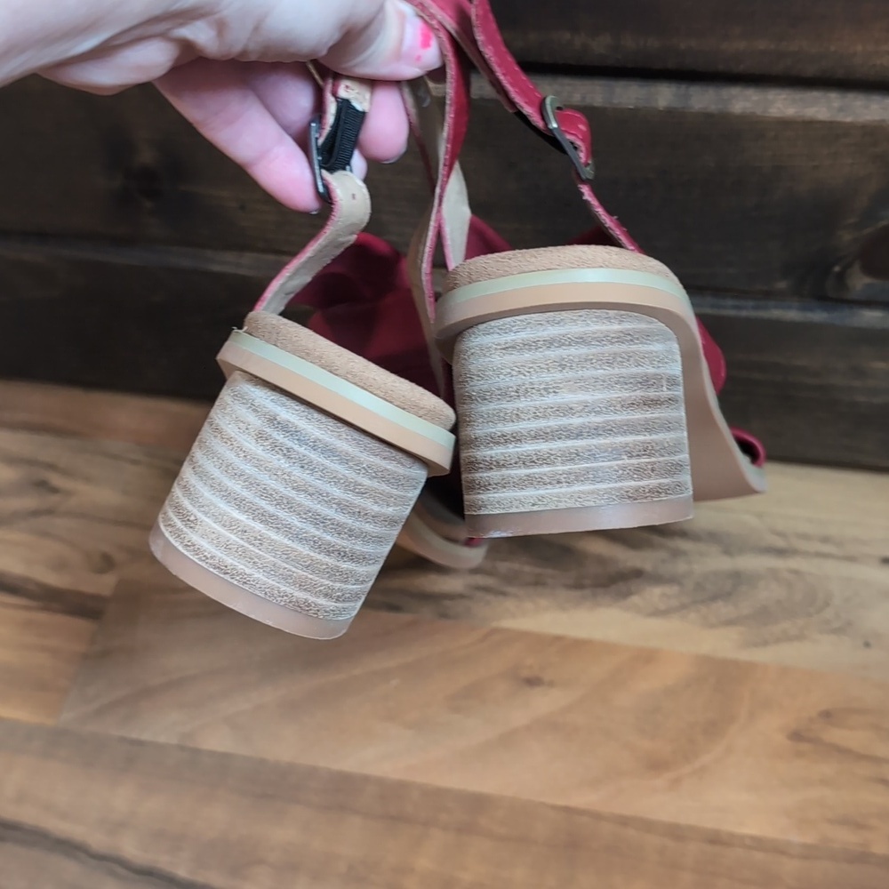 Handmade Leather Heeled Vintage Style Sandals - Picture 4 of 7
